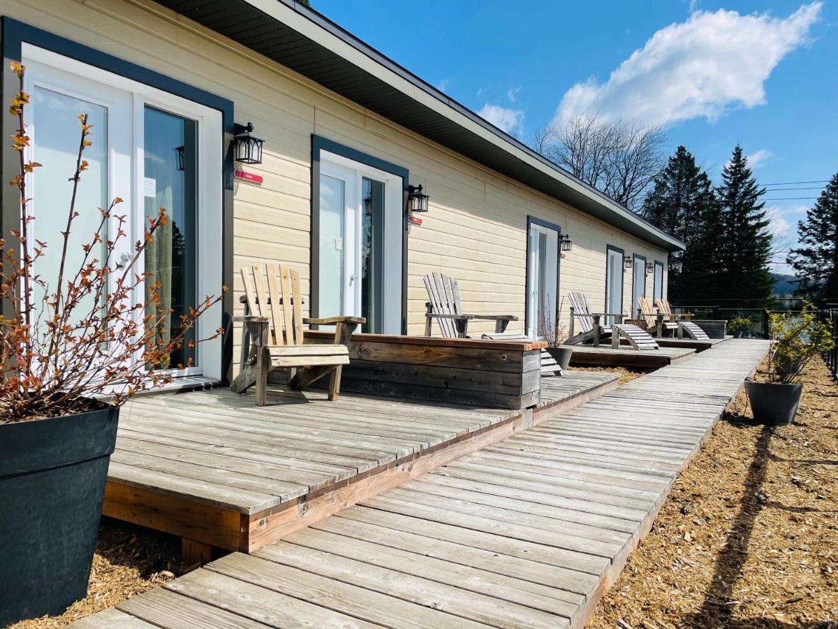 Attitude Montagne Hotel Saint Adolphe D'Howard Exterior foto