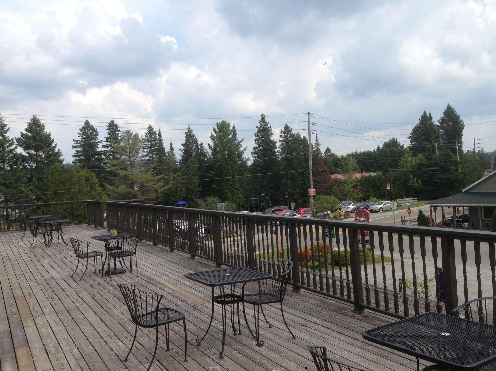 Attitude Montagne Hotel Saint Adolphe D'Howard Exterior foto