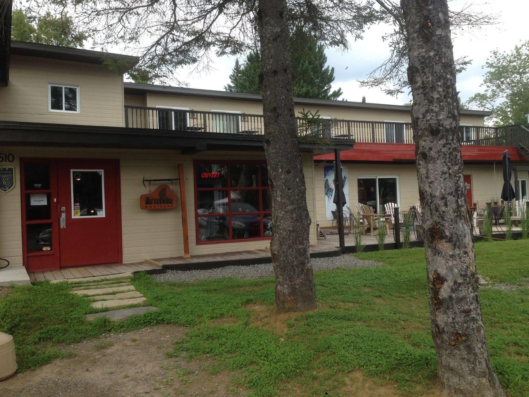 Attitude Montagne Hotel Saint Adolphe D'Howard Exterior foto